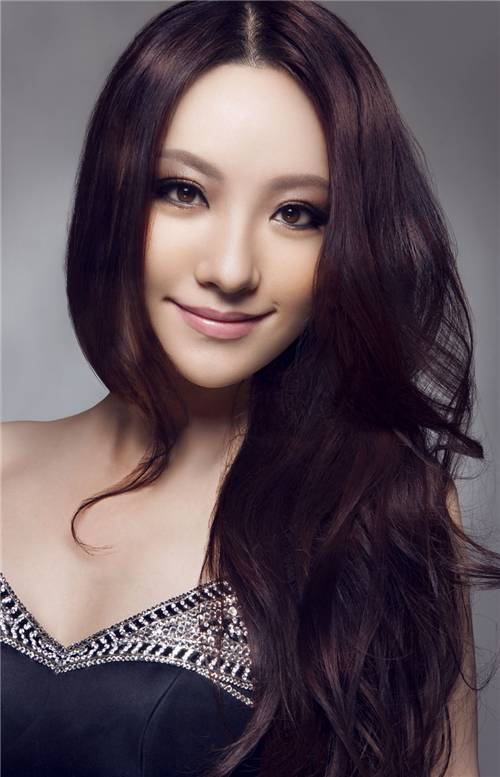 沈娜（中央歌剧院女高音歌唱家）