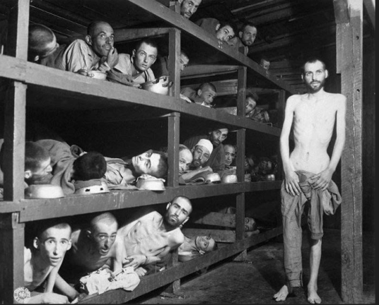 集中营（一种拘押战俘、政治犯或特种囚犯的地方）