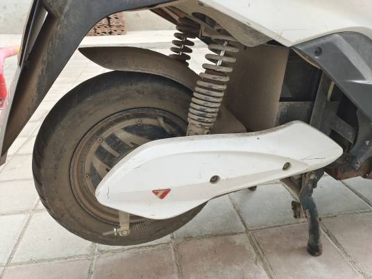 轮子（用不同材料制成的圆形滚动物体）