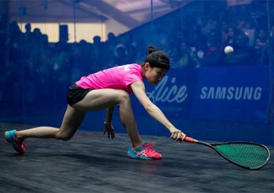 壁球（对墙击球的室内运动）