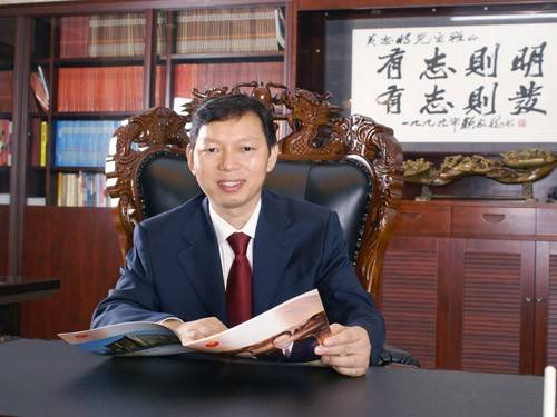 黄志明（湖南万家丽家居建材广场董事长）