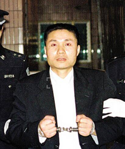 张君（湘鄂渝系列持枪抢劫杀人案首犯）