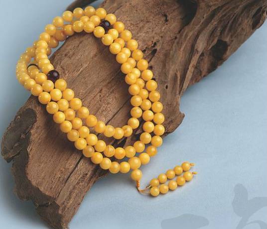 佛珠（佛教徒用以念诵记数的随身法具）