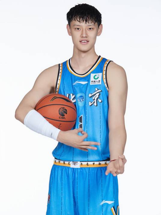 曾凡博（2003年1月出生的中国篮球运动员）