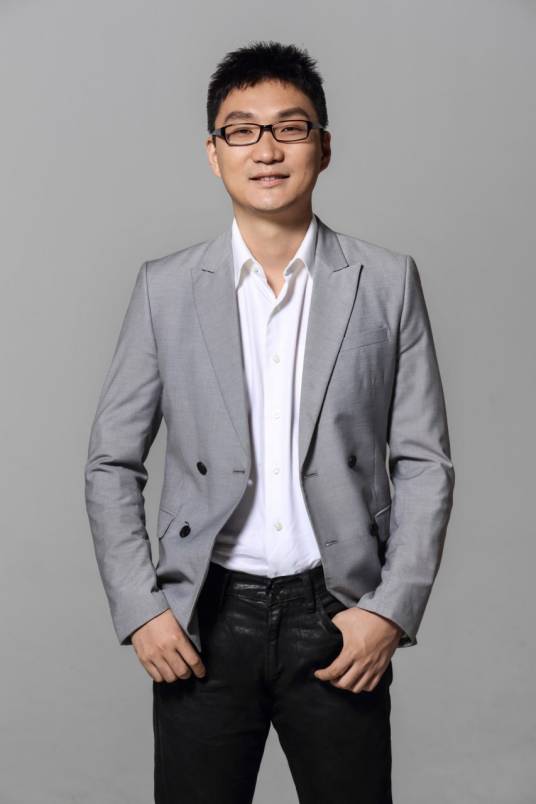 黄峥（拼多多创始人、原董事会董事长、首席执行官(CEO)）