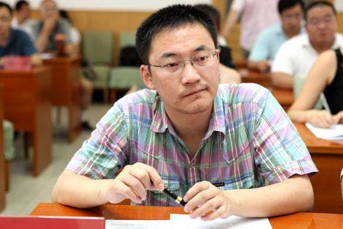 张小花（小说《史上第一混乱》作者）