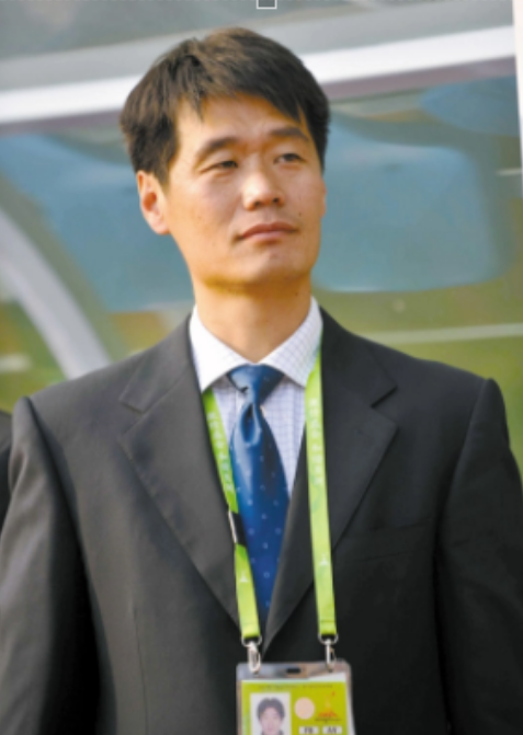 李霄鹏（中国前足球运动员、教练员）