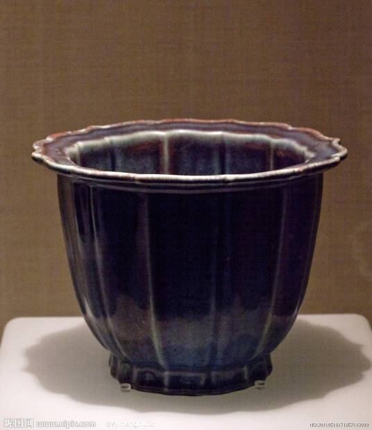 花盆（种花用的器皿）