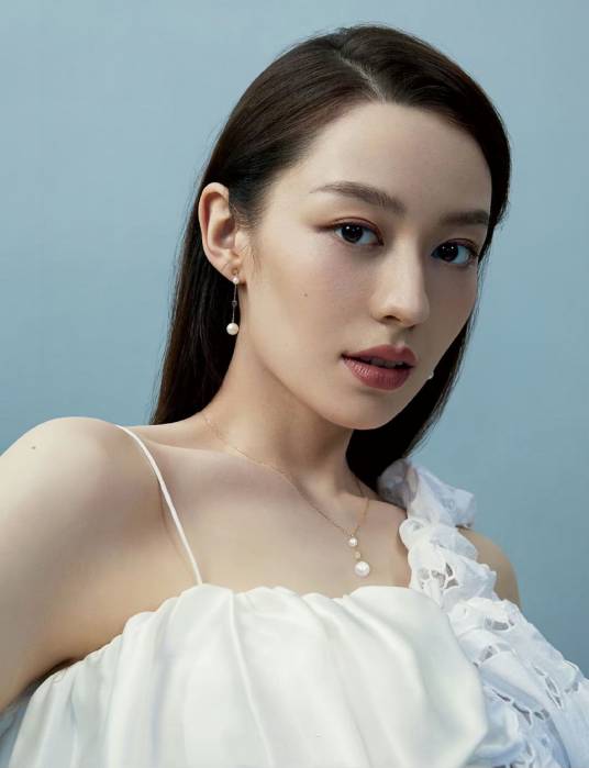吉娜·爱丽丝