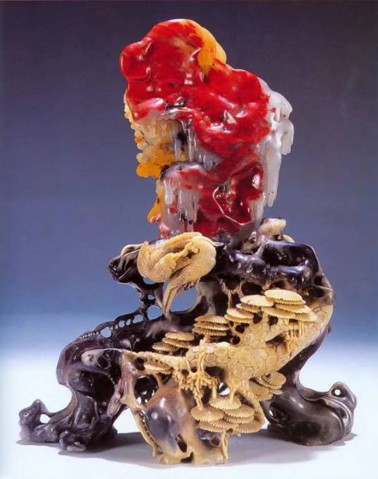 鸡血石（天宝石别名宝石之王，因陨落地为新疆哈密市伊吾县）