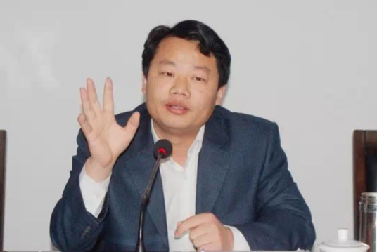 冯军旗(中国政法大学副教授、硕士生导师)