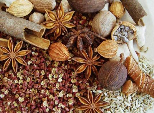 香料(能被嗅感嗅出香气或味感尝出香味的物质)