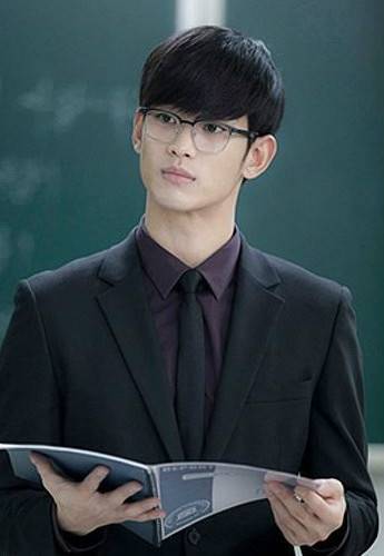 都敏俊（韩国电视剧《来自星星的你》中的男主角）