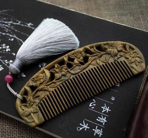 梳子(梳理头发的工具)