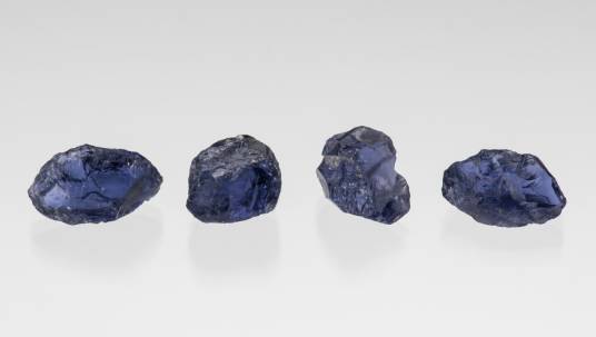 堇青石（硅酸盐矿物）