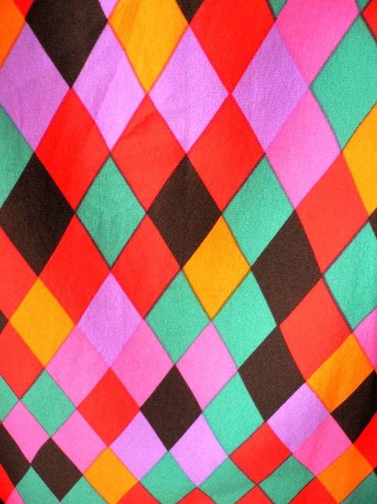 撞色（对比色搭配）