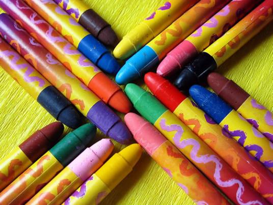 蜡笔(将颜料掺在蜡里制成的笔)