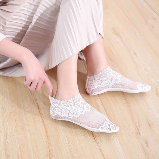 袜子（穿在脚上的服饰用品）