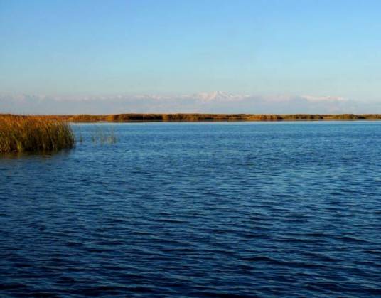 博斯腾湖（中国最大的内陆淡水吞吐湖）