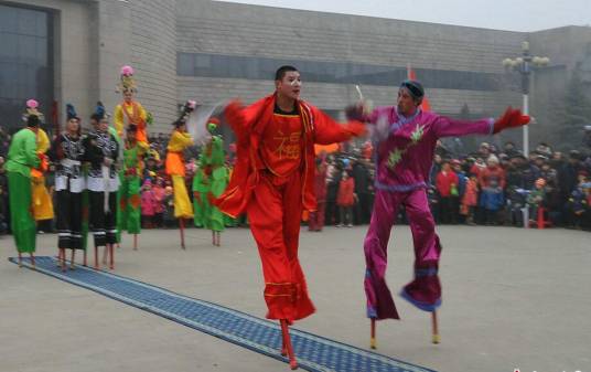 踩高跷（中国传统民俗活动）