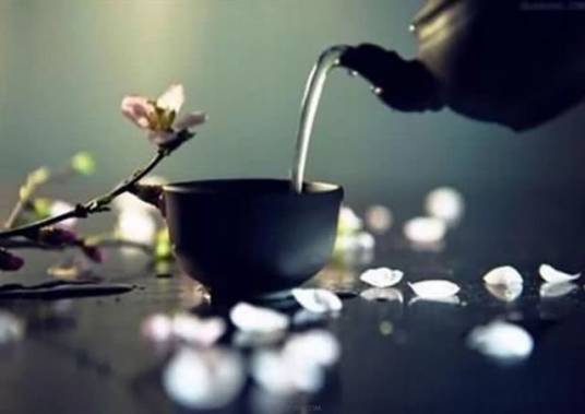 品茶（品味茶水的过程）