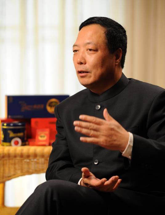 闫希军（天士力控股集团有限公司董事局终身荣誉主席）