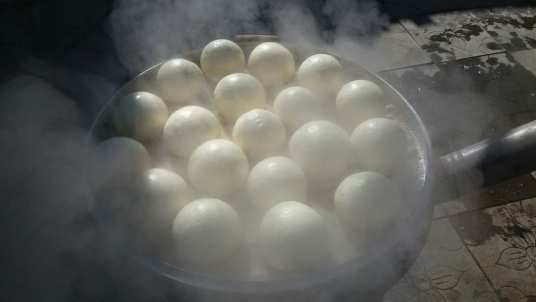 蒸馒头（传统面点小吃）