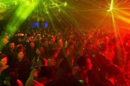 857蹦迪歌曲叫什么