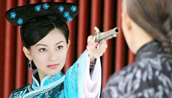 她13岁被嘉庆一眼看中,25年不得皇宠,最终不幸葬身于火海吗?