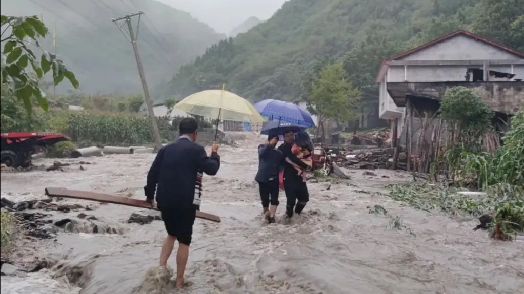 陕西安康10县区遭暴雨袭击，有多少人因此受灾？