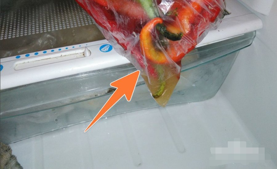 冰箱冷藏室排水孔堵塞怎么疏通？