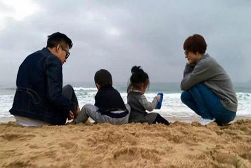 不容易爸爸又来了,邓超带孩子针灸被扎14针,为何网友质疑不合适发布?