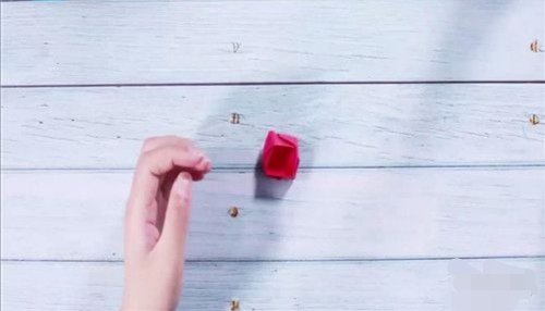 最简单的玫瑰花怎么折不用皱纸