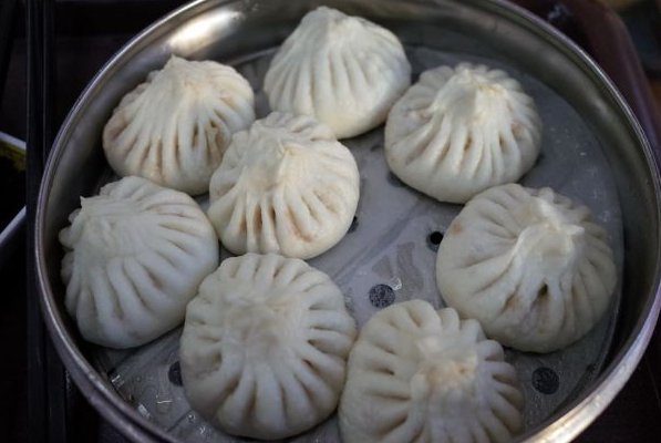 网友差评视频引热议，王府井狗不理是如何回应的？