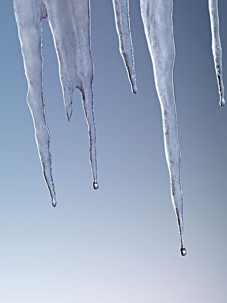 哈尔滨20斤冰柱从高空坠落砸穿车窗，当时的情况有多危险？