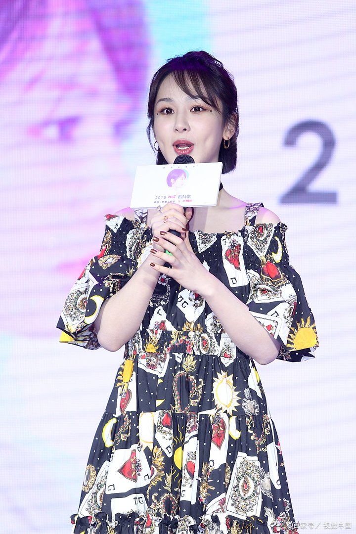 央视采访不让开美颜，杨紫脸肿，热巴老气，所有明星被打回原形了吗？