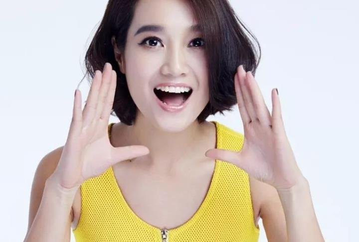 著名主持人朱丹口误不断，连续三遍叫错马思纯名字，她的业务能力下降了吗？