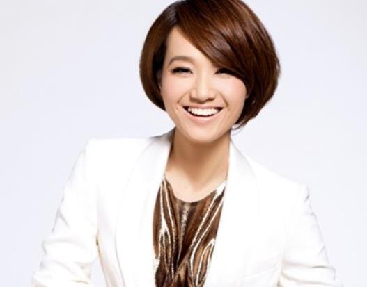 著名主持人朱丹口误不断，连续三遍叫错马思纯名字，她的业务能力下降了吗？