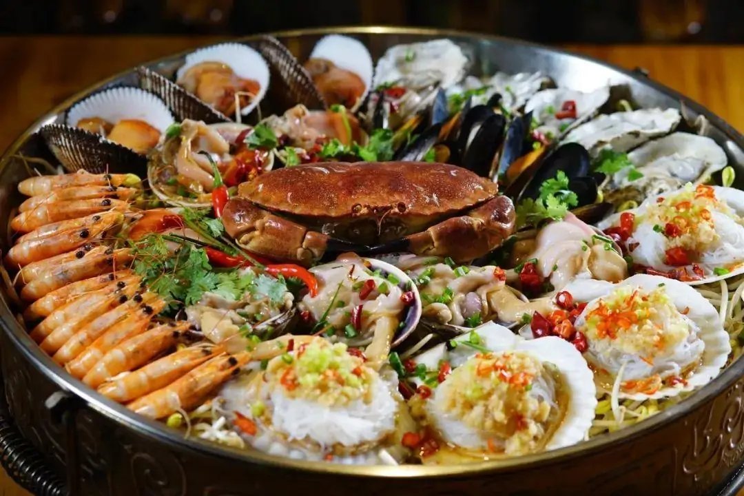 女子拿龙虾去饭店加工疑似被掉包，如果为真，老板应如何赔偿？