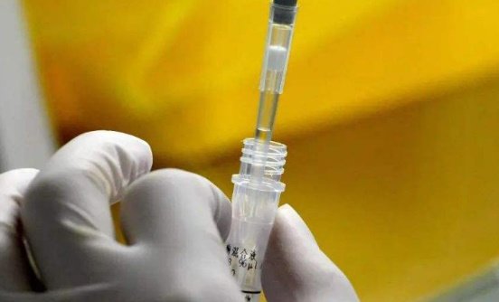 男子为请假自称核酸阳性被拘留，男子是否被警方拘留？