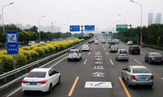 机动车违规使用专用车道怎么处罚