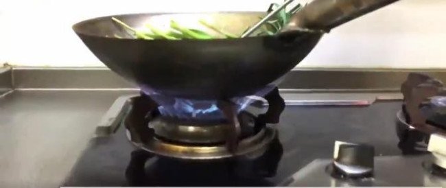 苏泊尔真不锈炒锅，用了一次全是锈色，怎么办？