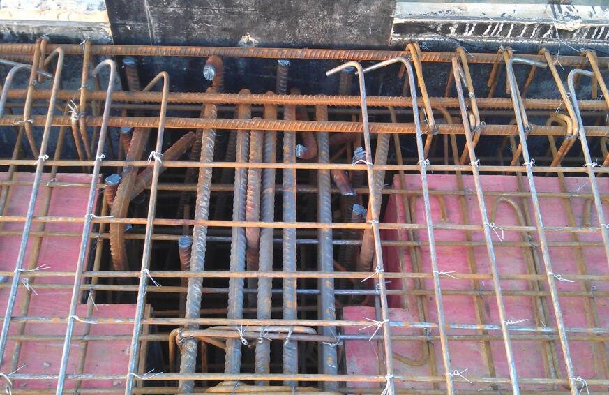 La 的钢筋锚固是多长