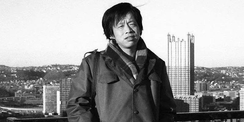 王小波的生平简介？