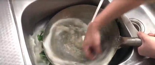 苏泊尔真不锈炒锅，用了一次全是锈色，怎么办？