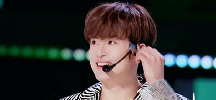 力丸的时尚大片也太野太欲了吧，这样的他和台下的他区别有多大？