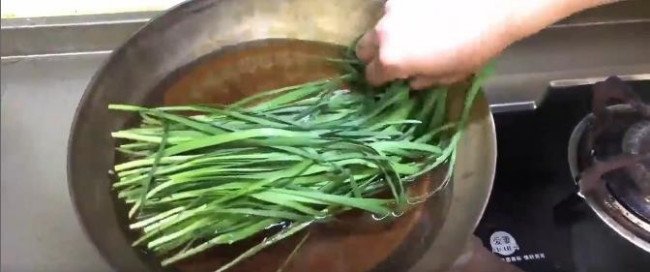 苏泊尔真不锈炒锅，用了一次全是锈色，怎么办？