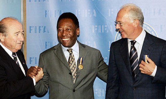 贝肯鲍尔为什么称为足球皇帝