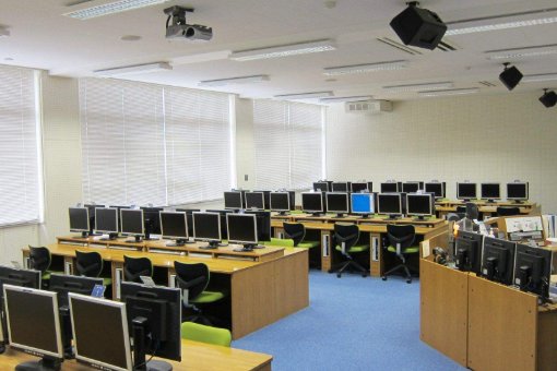 重庆新华电脑学校学费是多少？