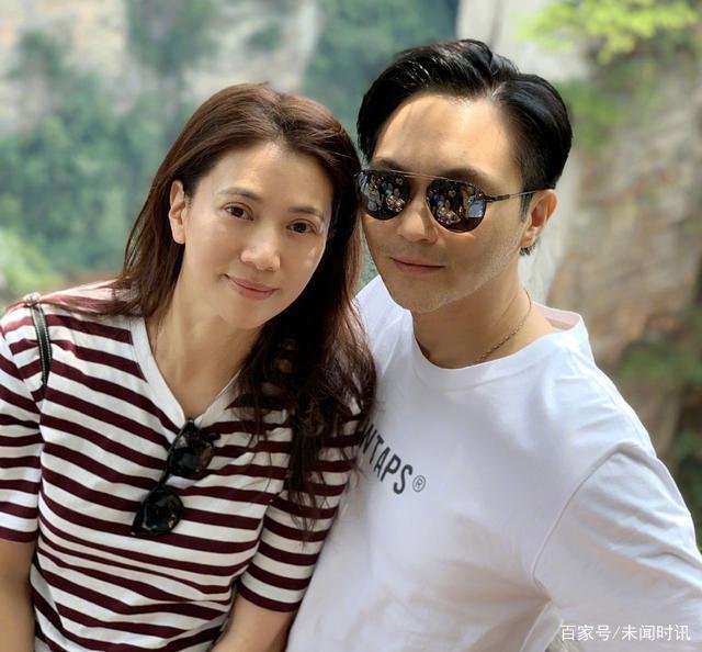 袁咏仪张智霖相恋27年，两人恩爱的背后，藏着一场什么样双双出轨的大戏？